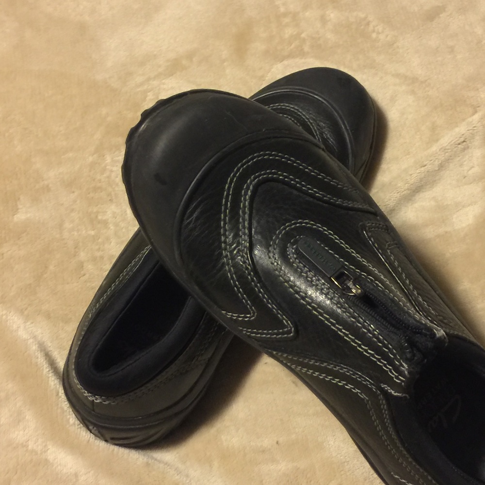 Women’s Clark’s Waterproof Shoes Size 8